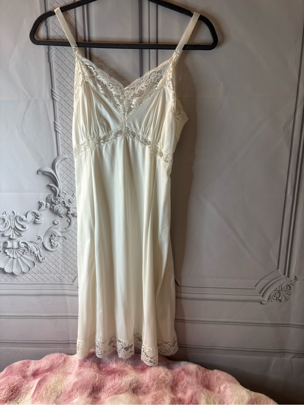 Vintage Women’s Lace Cream Nylon Full Slip Dress, Size 30/ Small